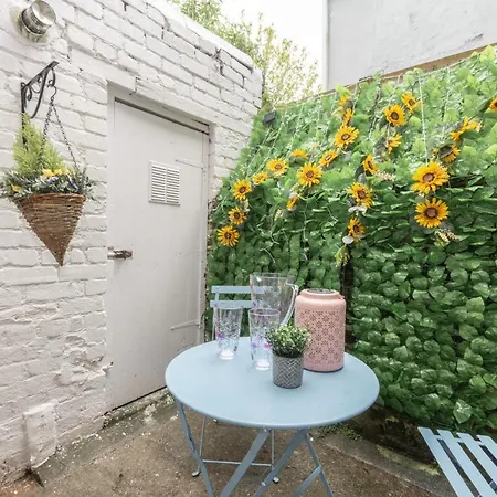 Historic Hideaway بيت للعطل واتيرفورد